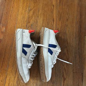Veja V-12 Size 38